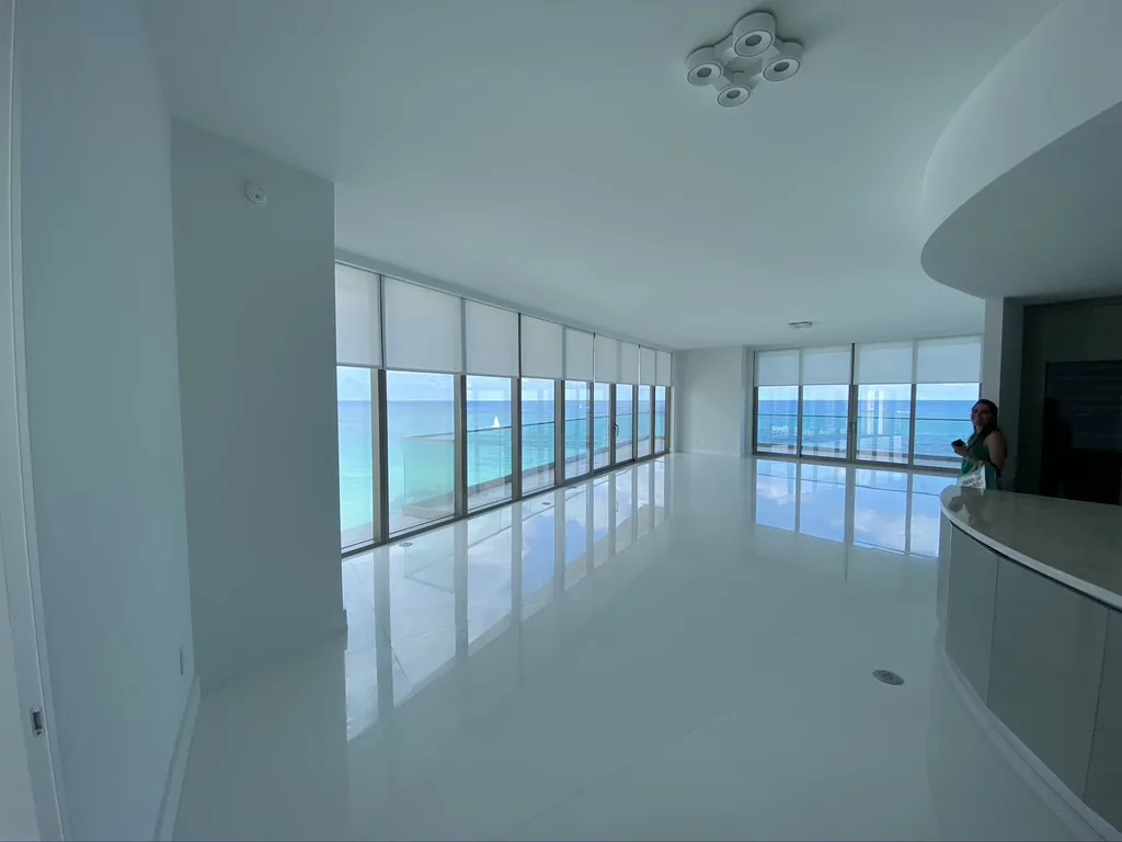 Cortinas y persianas de lujo instaladas en Armani Residences Miami, Miami – Shades and Blinds Design