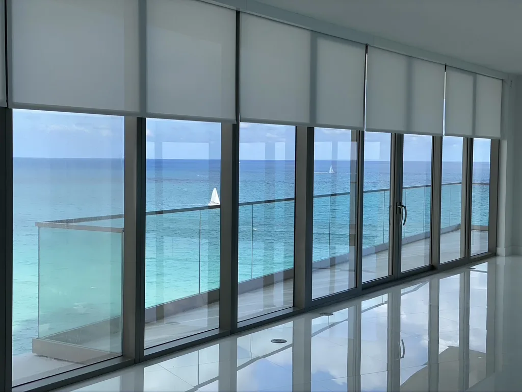Cortinas y persianas de lujo instaladas en Armani Residences Miami, Miami – Shades and Blinds Design