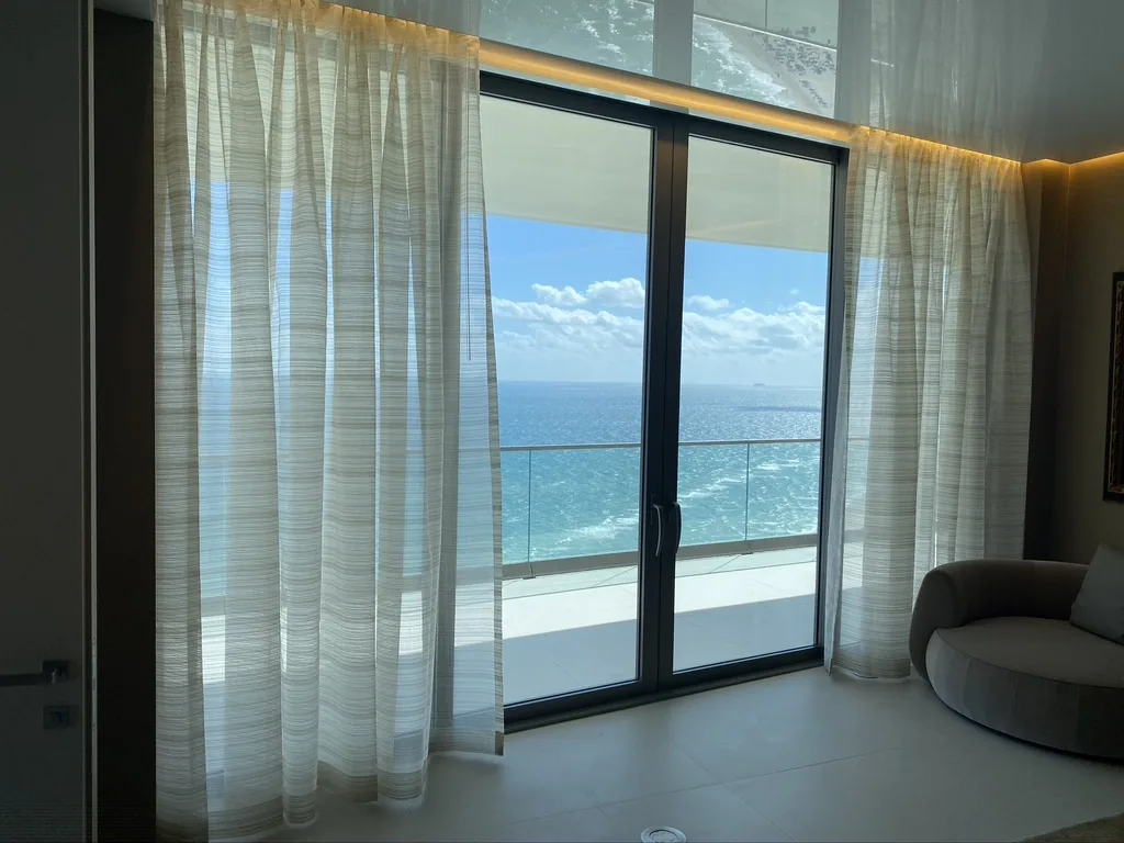 Cortinas y persianas de lujo instaladas en Armani Residences Miami, Miami – Shades and Blinds Design