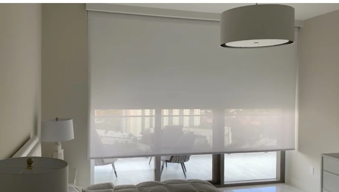 Cortinas y persianas motorizadas instaladas en Brickell Reach Rise, Miami – Shades and Blinds Design