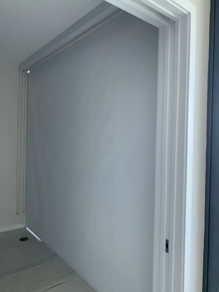 Cortinas y persianas motorizadas instaladas en Brickell Reach Rise, Miami – Shades and Blinds Design