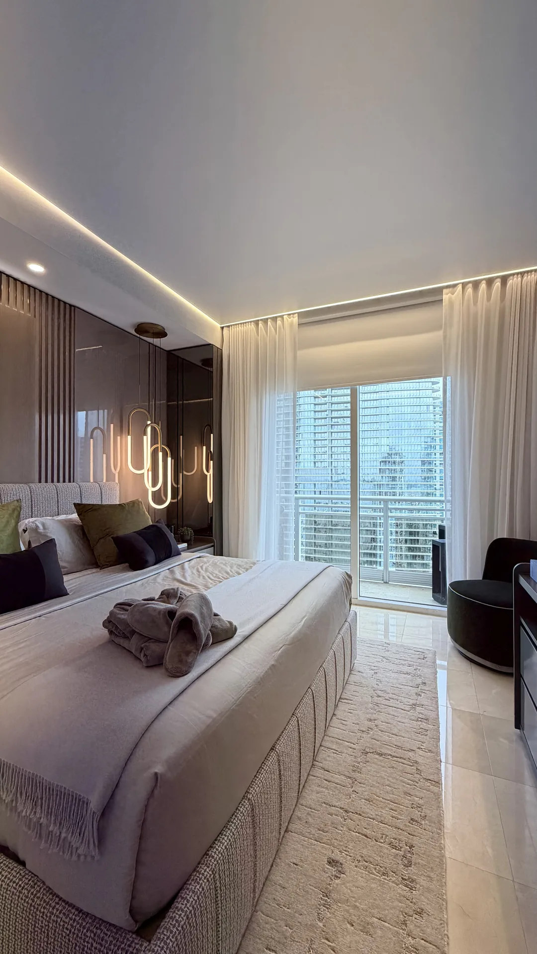 Cortinas y persianas motorizadas instaladas en Carbonell 3304, Miami — foto 1 | Shades and Blinds Design