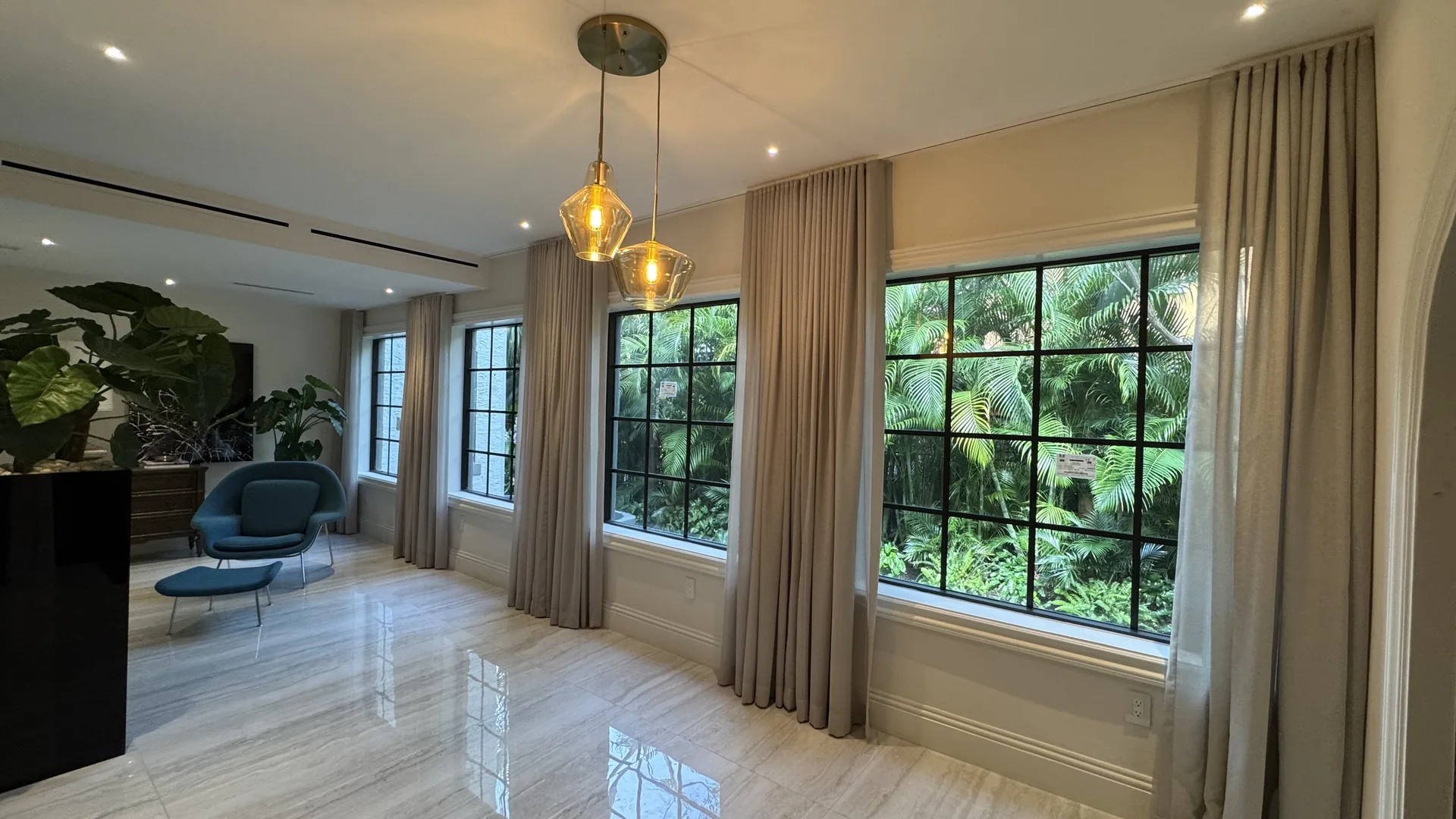 Cortinas y persianas a medida instaladas en Casa Hernán, Miami — foto 6 | Shades and Blinds Design