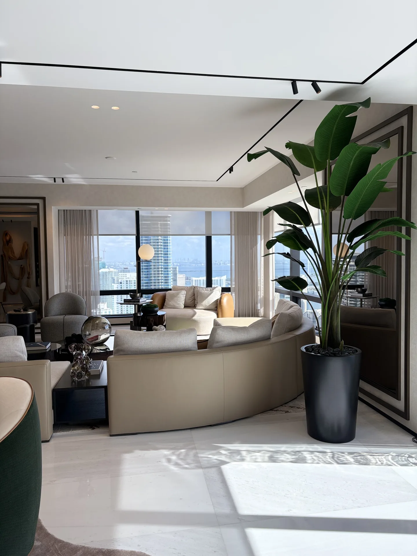Cortinas y persianas de lujo instaladas en Four Seasons Brickell, Miami — foto 7 | Shades and Blinds Design