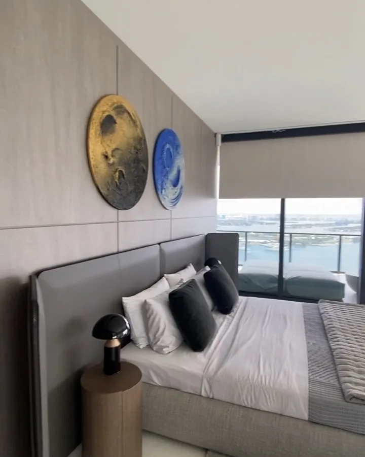 Cortinas y persianas de lujo instaladas en One Thousand Museum, Miami – Shades and Blinds Design