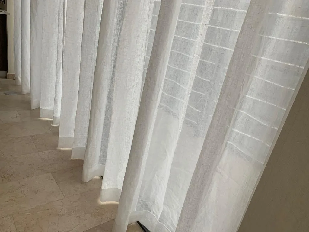 Cortinas y persianas de lujo instaladas en One Thousand Museum, Miami – Shades and Blinds Design