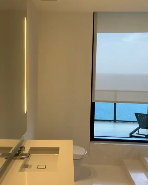 Cortinas y persianas motorizadas instaladas en Porsche Tower Miami, Miami – Shades and Blinds Design
