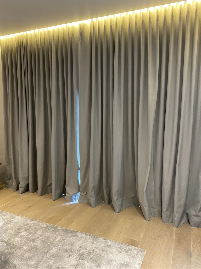 Cortinas y persianas motorizadas instaladas en Porsche Tower Miami, Miami – Shades and Blinds Design