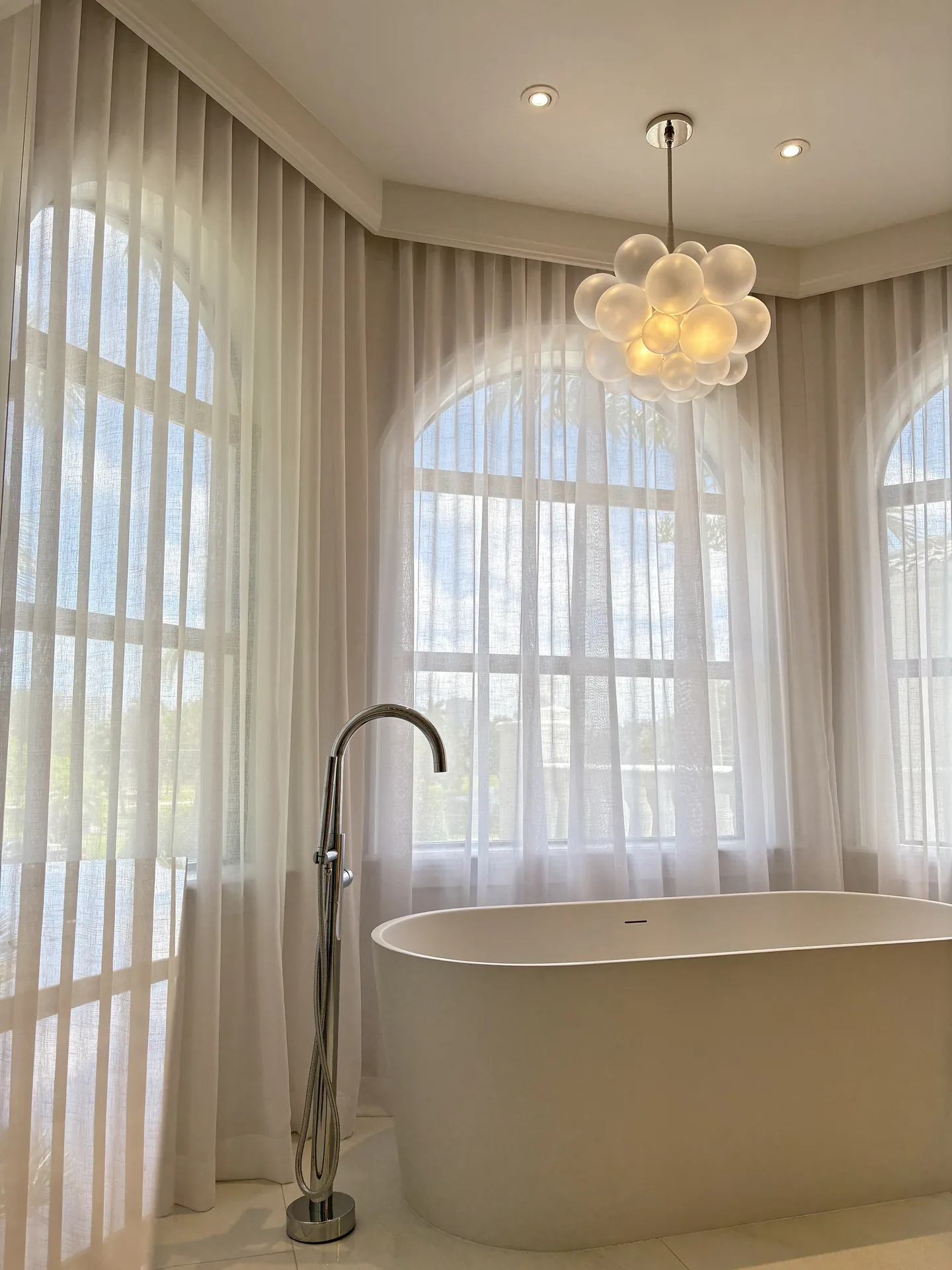 Cortinas y persianas a medida instaladas en el proyecto Salama, Miami — foto 2 | Shades and Blinds Design
