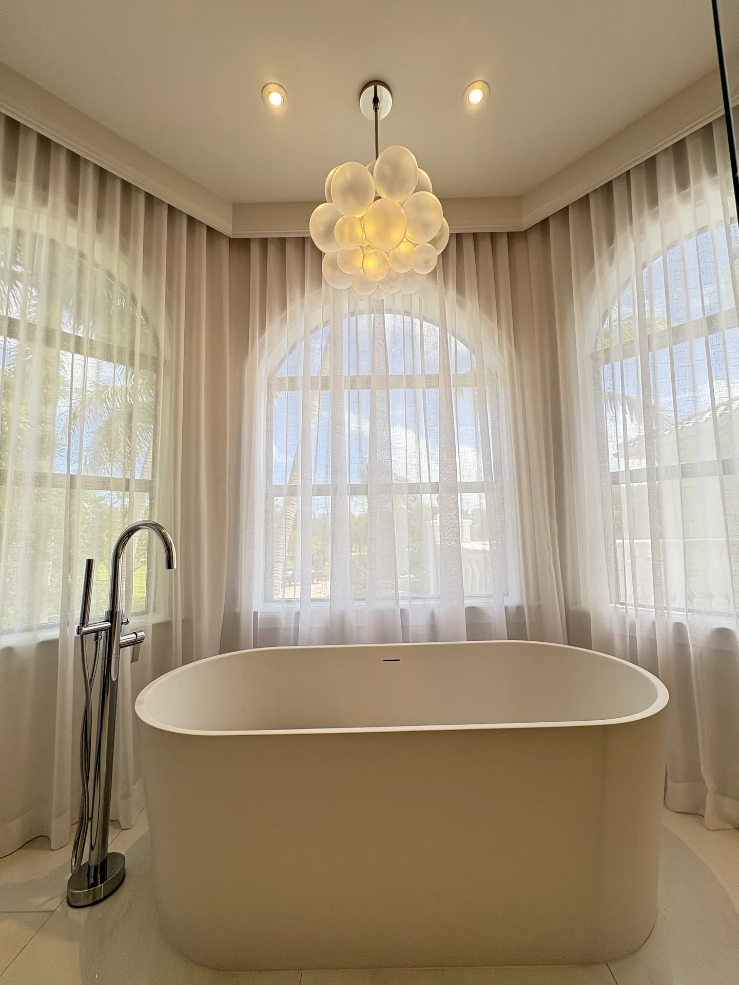 Cortinas y persianas a medida instaladas en el proyecto Salama, Miami — foto 4 | Shades and Blinds Design