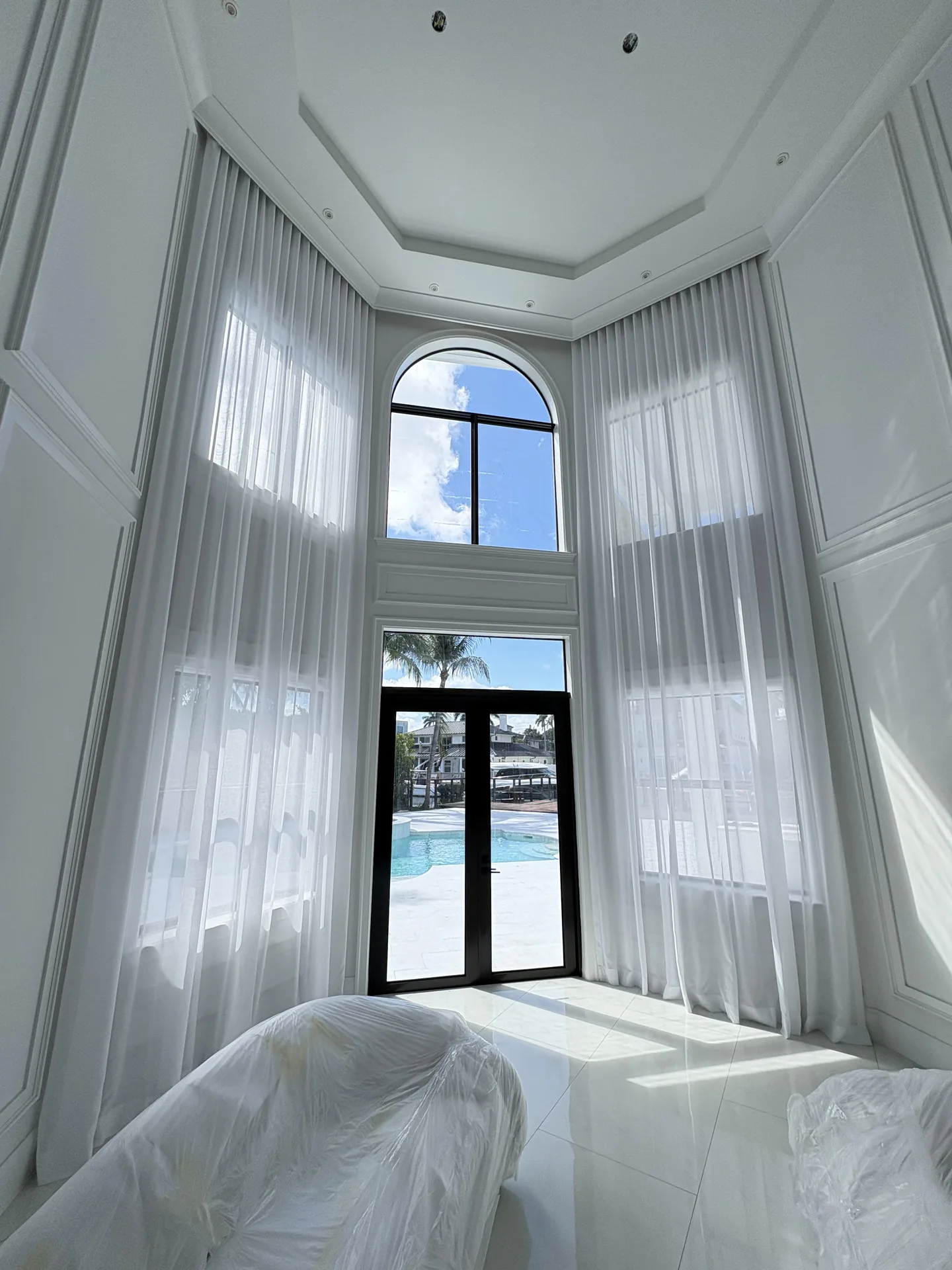 Cortinas y persianas a medida instaladas en el proyecto Salama, Miami — foto 5 | Shades and Blinds Design