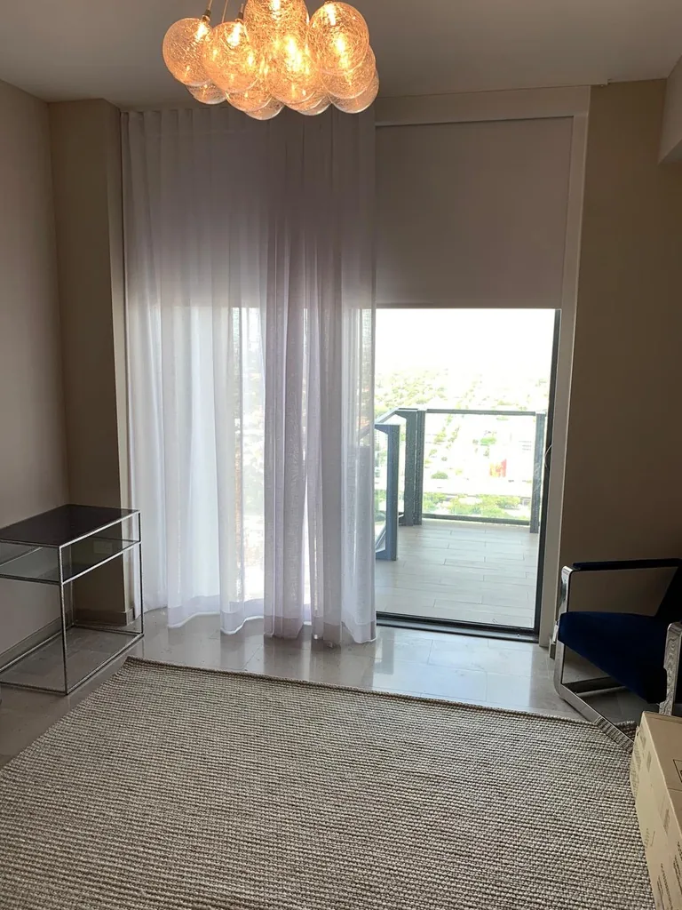 Cortinas y persianas motorizadas instaladas en Turnberry Ocean Club, Miami – Shades and Blinds Design